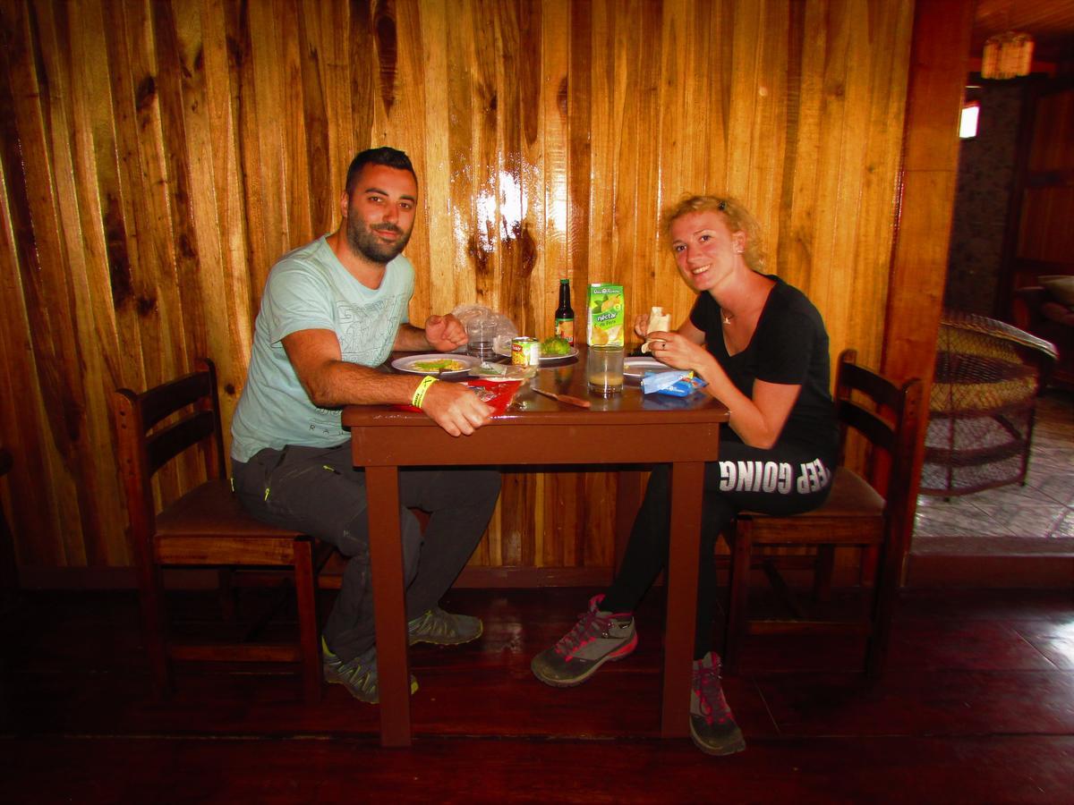 Que Tuanis Hostel Monteverde Bagian luar foto
