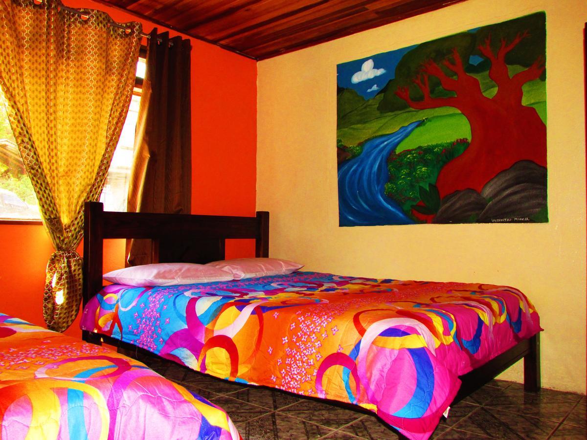 Que Tuanis Hostel Monteverde Bagian luar foto