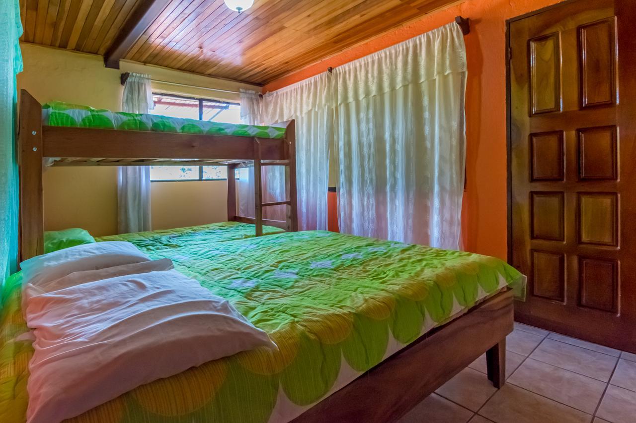 Que Tuanis Hostel Monteverde Bagian luar foto